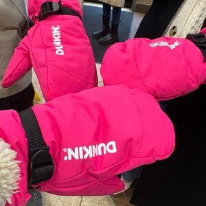 Limited Edition Iced Coffee Glove Pink Dunkin Mitten (1)